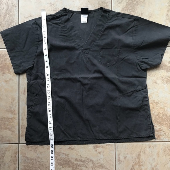 Charcoal grey scrub top - Picture 4 of 4